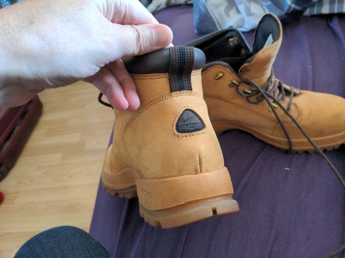 Nike air boots