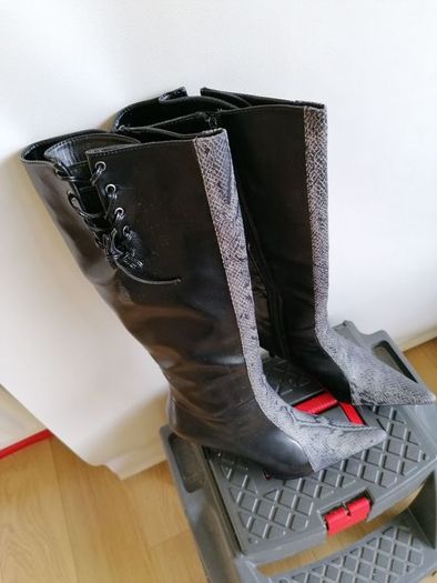 Women's Boot's NWT SIZE 7 Eur 40
