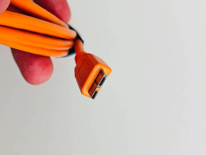 Canon 5D Mark 4 tethering cable by Tether Pro