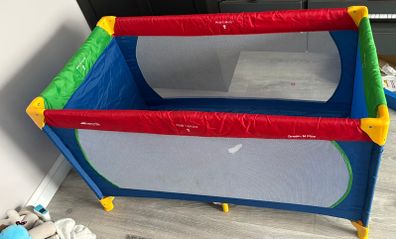 Travel cot