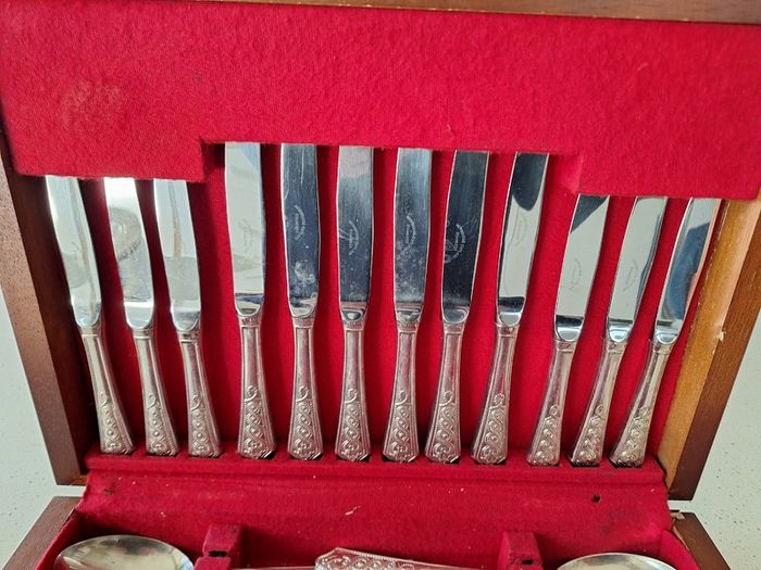 Newbridge Canteen of Cutlery - Celtic Design