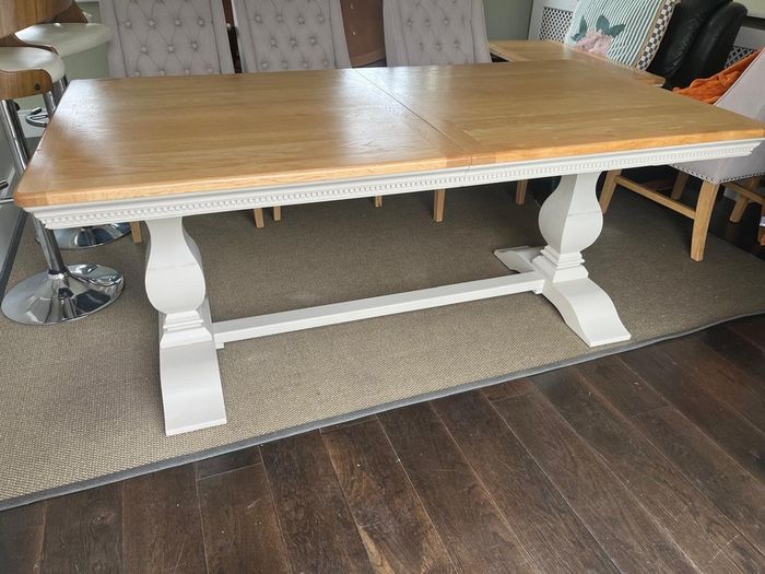 Fabulous Table & 8 Chairs