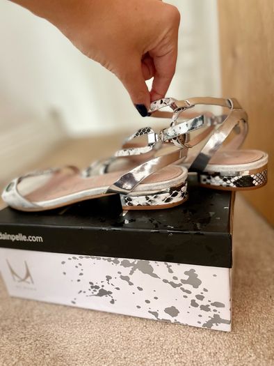 Moda in Pelle sandals like new size 4