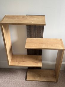 Wall shelving unit
