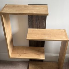 Wall shelving unit