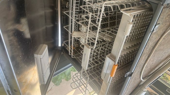 Miele integrated dishwasher. READ