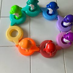 TOMY Toomies Do Re Mi Dolphins Bath Toy Set