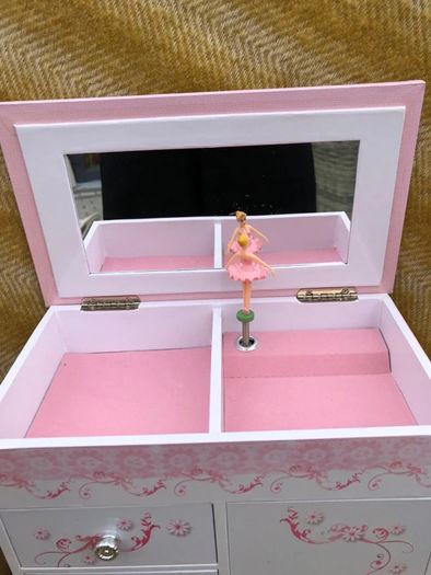 Mele and Co Liliana Musical Ballerina Jewellery Box RRP 110