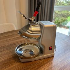 LEONEBEBE Electric Ice Crusher / Shaved Ice Machine