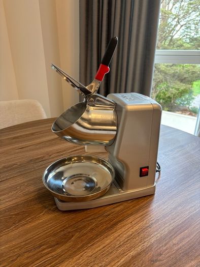 LEONEBEBE Electric Ice Crusher / Shaved Ice Machine