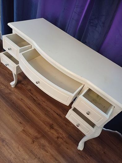 dressing table