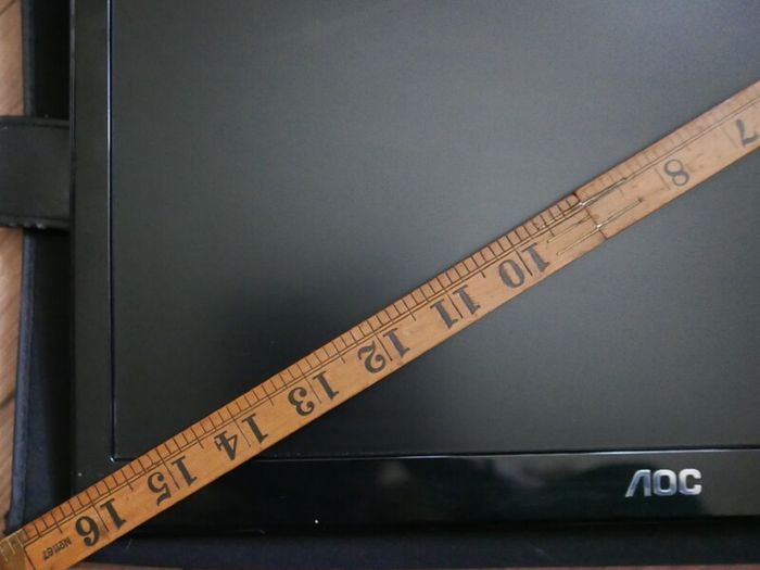 Aoc E1659fwu 16" Led Usb Portable External Laptop Monitor (works Well)