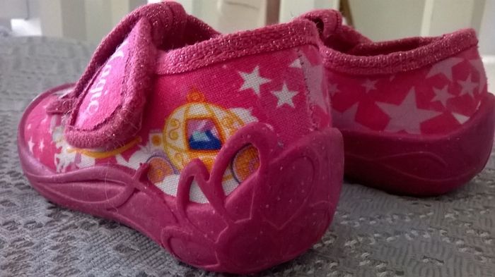 Babygirl slippers size 2.5 toddler