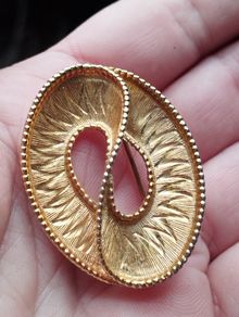 Vintage gold tone brooch.