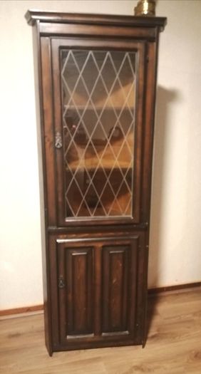 Unique Reproduction Mahogany Triangle Corner Unit