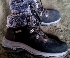 Waterproof fur-lined Skecher hiking boots