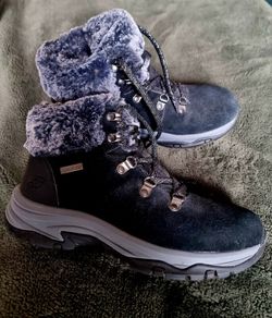 Waterproof fur-lined Skecher hiking boots