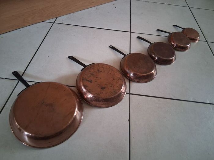 Graduated Set 6 Copper Saucepans