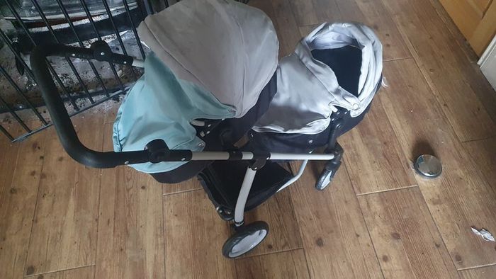 deluxe twin pram