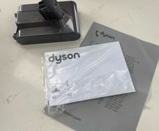 Dyson V7 battery