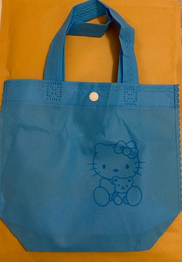 Kitty bag and necklace,