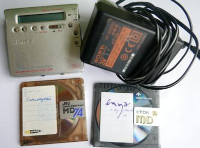Sony MZ-R900 Silver Portable MiniDisc Player Recorder MD Walkman Tested