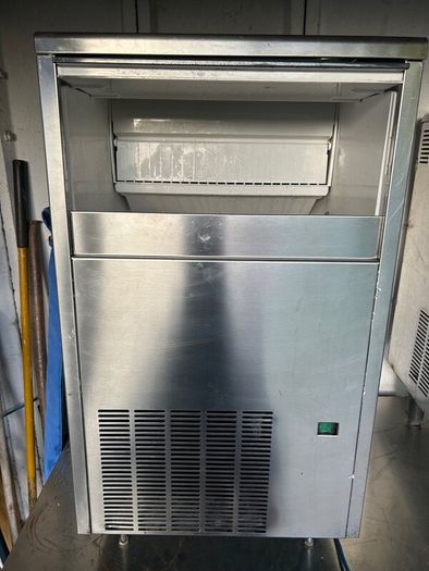 Commercial Ice machine pub / restaurant equipment
