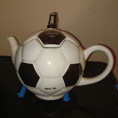 USA 94 Lyons teapot