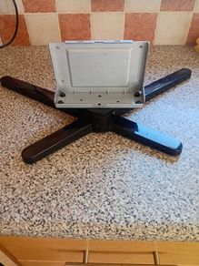 Tv Stand. Pedestal TV stand. (Please Read)