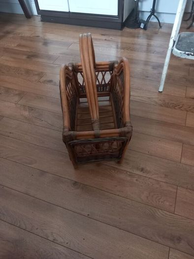 Wicker magazine Rack