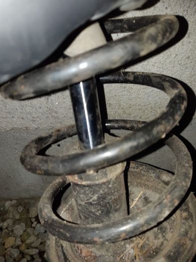 Toyota avensis rear shocks 98 - 03