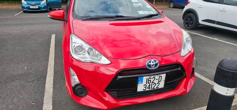 Toyota Aqua 2016 red