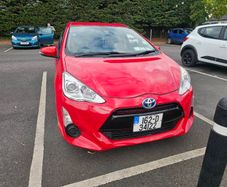 Toyota Aqua 2016 red