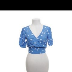 PRICE 30 EURO Bershka top label size small