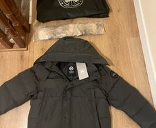 Canada goose Wyndham Parka NEW