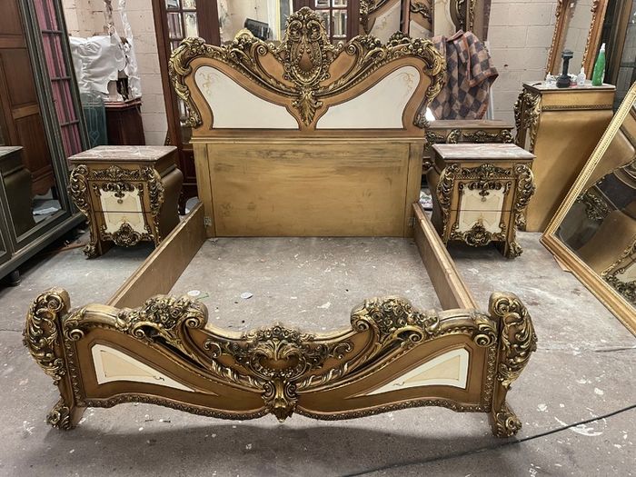 This is a very grand nice bed and two marble topped lockers.