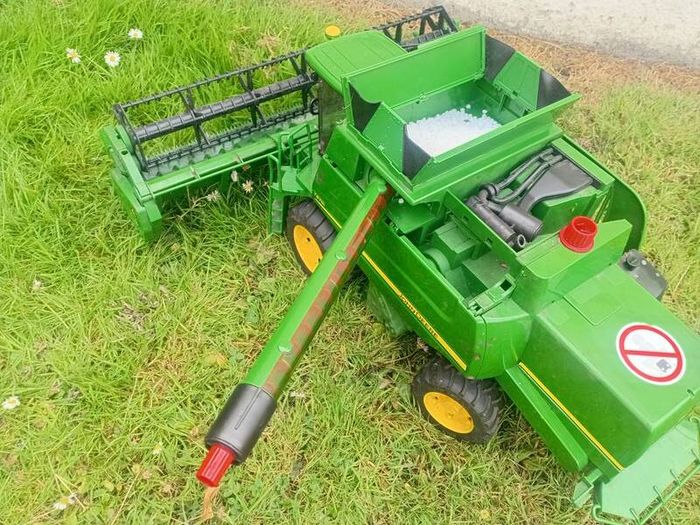 Bruder John Deere Combine Harvester