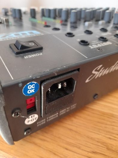 Studiomaster Club 2000 102 Hiz Plus mixer