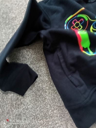 NEW.boy's jumper .age 6