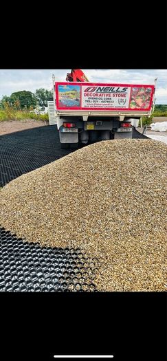 Plum slate boulders rocks chippings pebbles