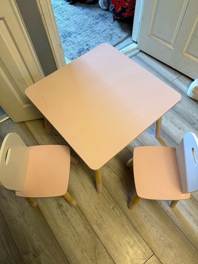 kids table and chairs set + chalk/white board