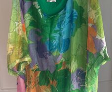 Lovely Italian one size summer top size UK16-20 EU 44-48 Postage included