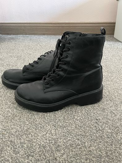 Black boots size 7