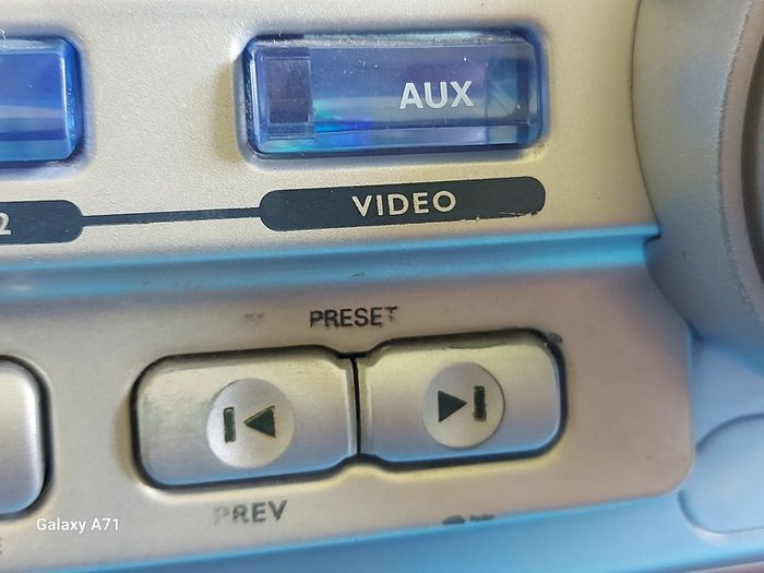 Philips Hi-Fi System, Model FW 396C-22, 3 CD Changer, Dual Tape Deck, Tuner and Aux, in very good condition
