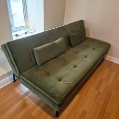 Vibrant green Swyft sofa bed couch with matching pillows (Colour not accurately reflected in own pictures, see listing for brands original pictures)