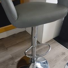 2 x barstools