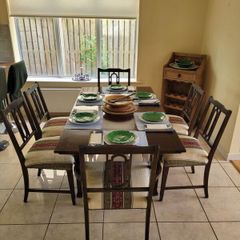 Dining Room Table and 6 Chairs