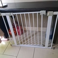 stair gate with extenders