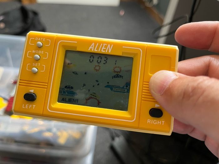 Vintage LCD game "Alien" working