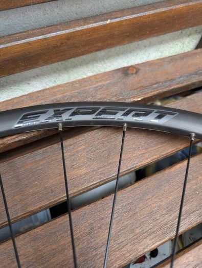 700c Disc Road Wheelset 12mm Thru-Axle, Centerlock